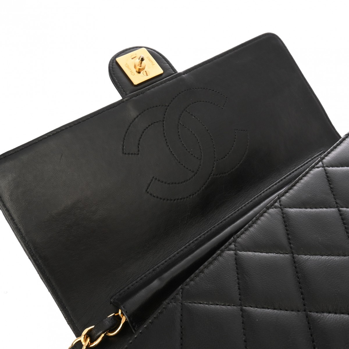 シャネル マトラッセ プッシュロック チェーンショルダー