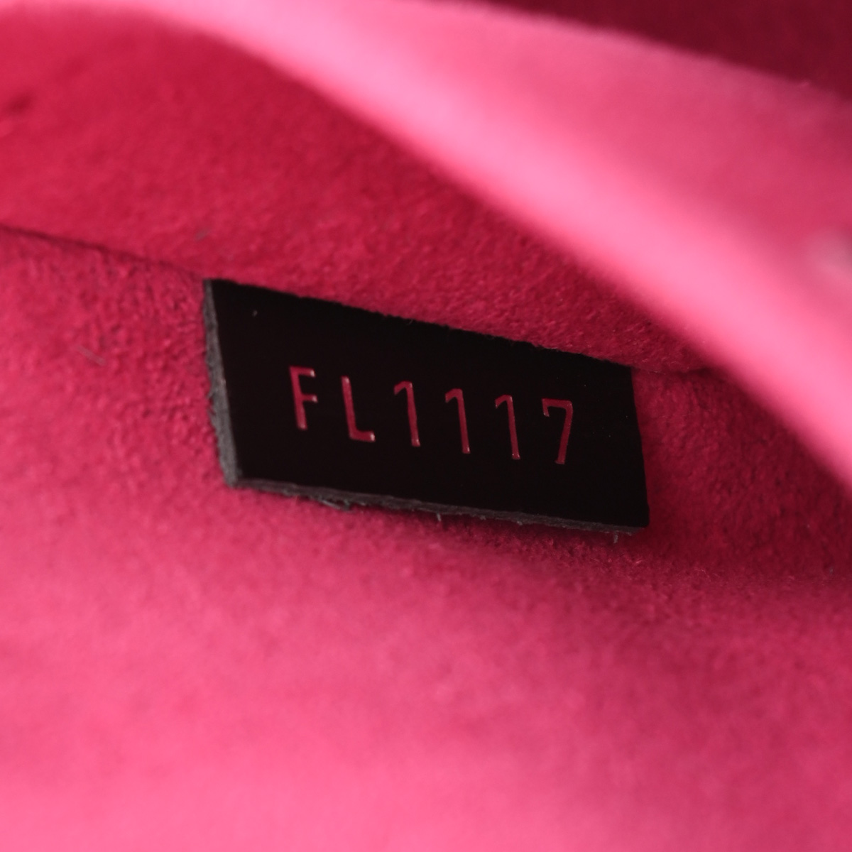 ルイ ヴィトン エピ サンクルー ノワール/ホットピンク M54156  