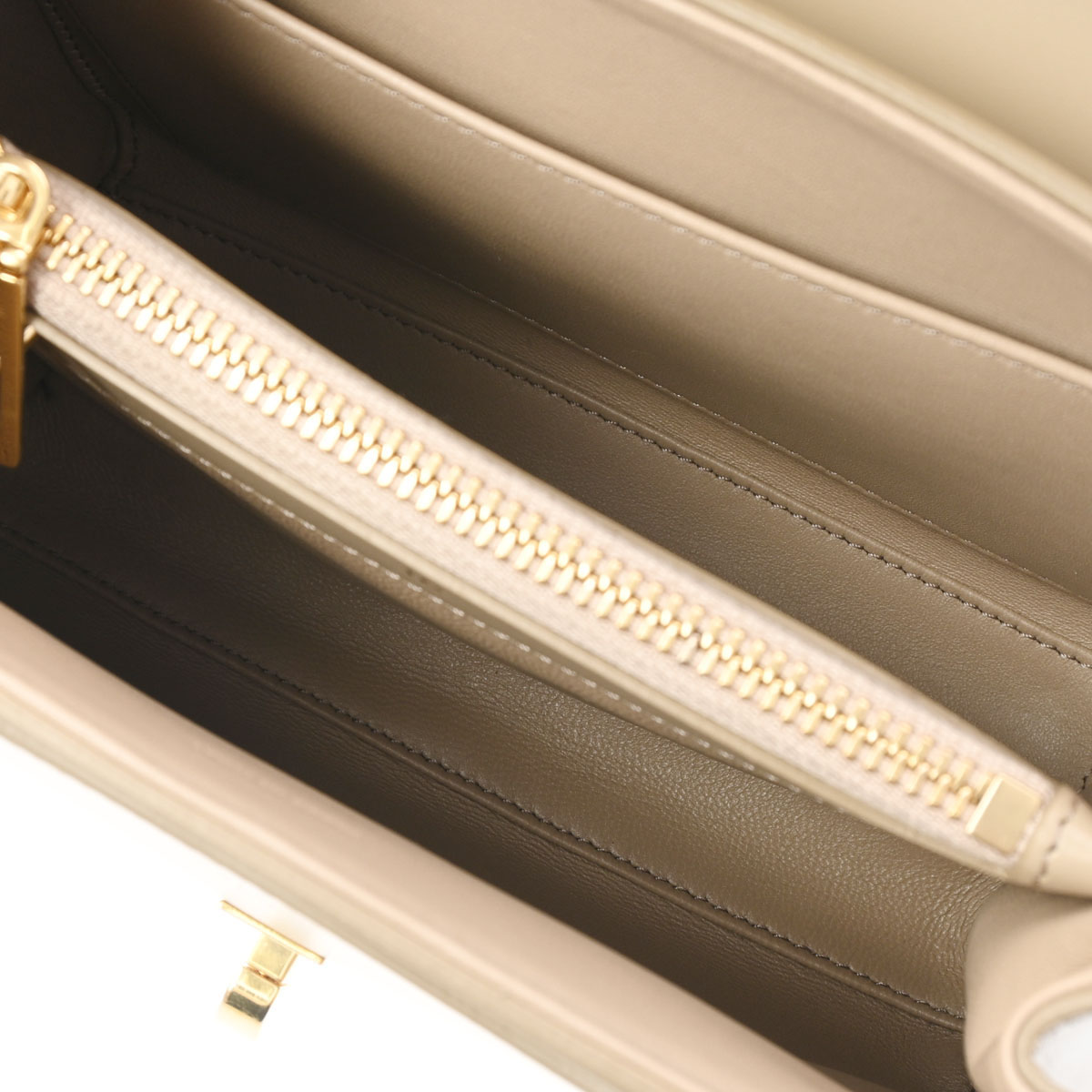 セリーヌセーズ 16 スモールハンドバッグ ゴールド金具下記公式HPから添付となります
