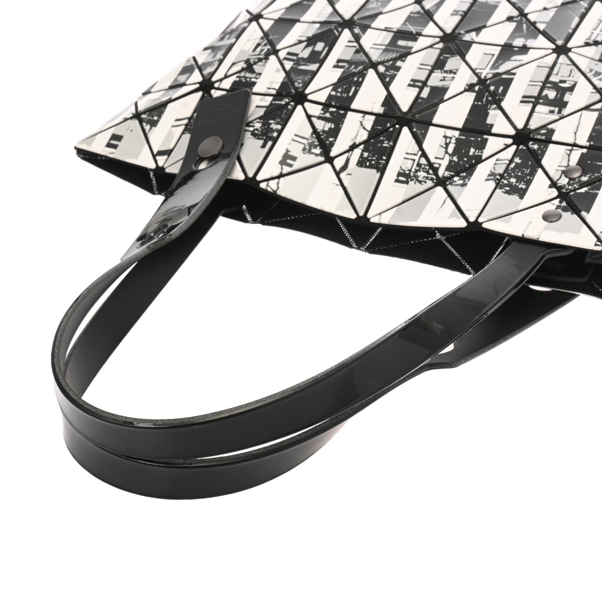 ISSEY MIYAKE ポンチョ　ブラック　ホワイト ISSEY MIYAKE ポンチョ ブラック ホワイト