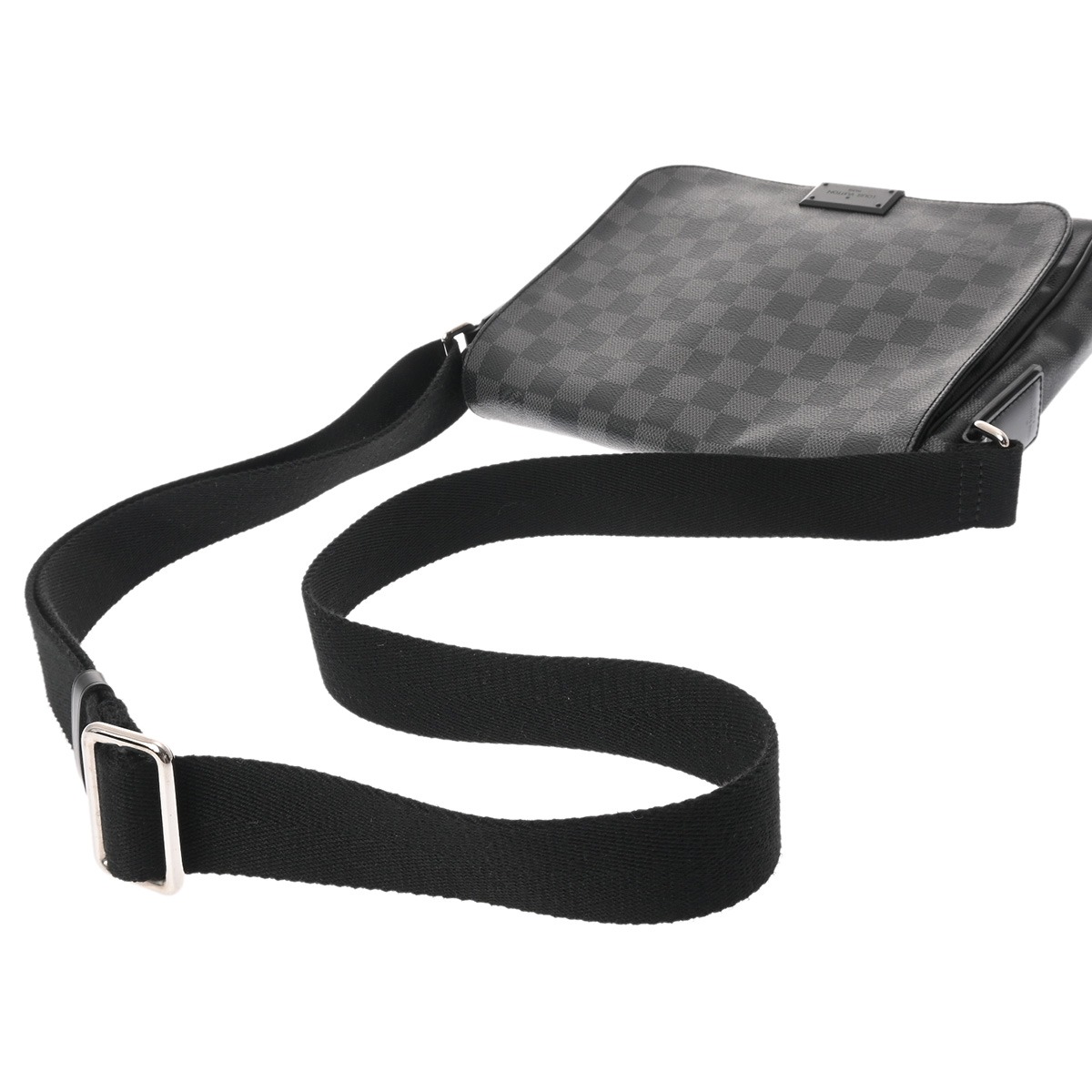 美品　ルイヴィトン　メンズダミエグラフィットキャンパスクラッチバック　箱あり 今回は、WN新宿店のLVメンズバックパック2点ご紹介いたします