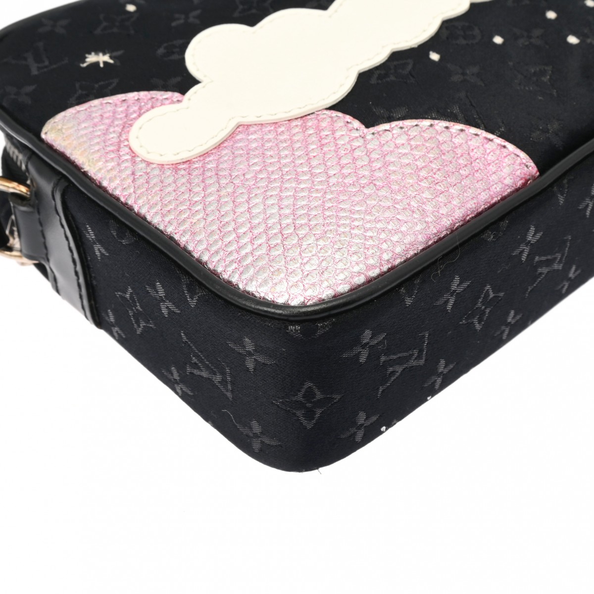 ルイヴィトン モノグラムサテン ポシェットコントドゥフェ ルイヴィトン モノグラムサテン ポシェットコントドゥフェ