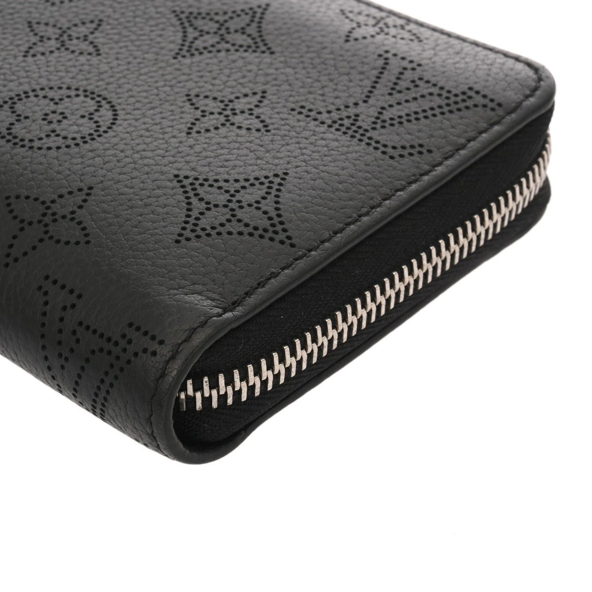 ルイヴィトン ジッピーウォレット マヒナ ブラック 黒 M61867 2146000360060_01.jpg