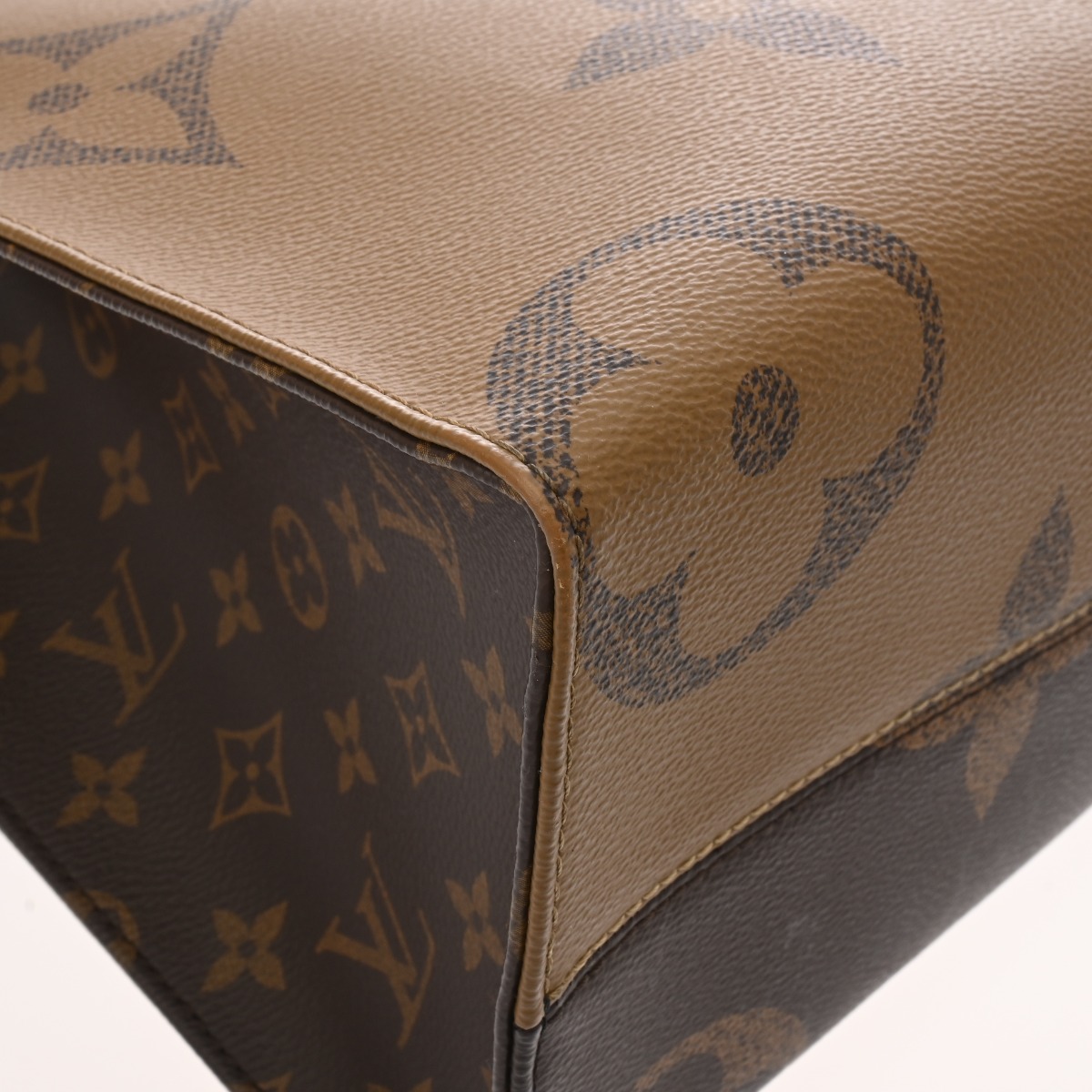 ルイ ヴィトン モノグラムジャイアントリバース オンザゴー MM 新型