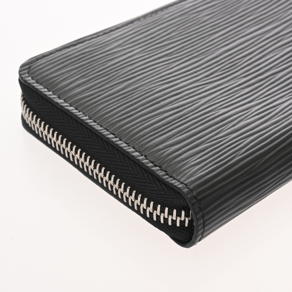 ルイヴィトン【現行 未使用に近い】エピ ノワール ジッピークレマンス レディース ルイ・ヴィトン(LOUIS VUITTON)ルイ・ヴィトン ポルトフォイユ