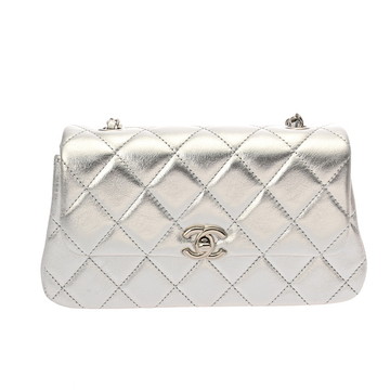 シャネル マトラッセ Clutch with chain シルバー AP4593 メタリックカーフスキン レディース バッグ 【中古】【bag】
